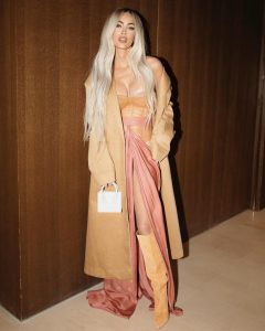 Megan Fox Sexy Body, Legs and Cleavage (36)