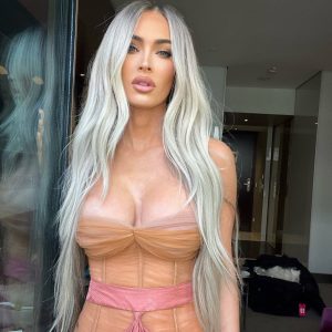 Megan Fox Sexy Body, Legs and Cleavage (38)